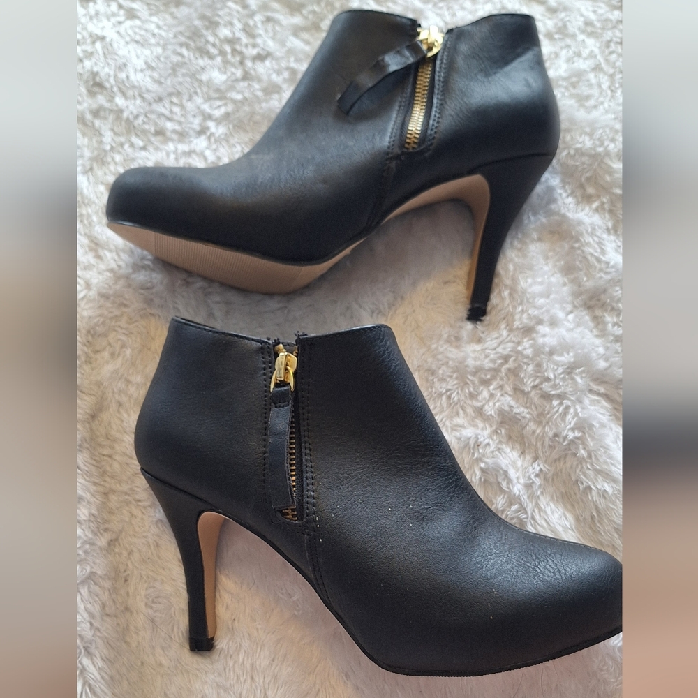 Madden Girl Platform Boots Size 6 Booties